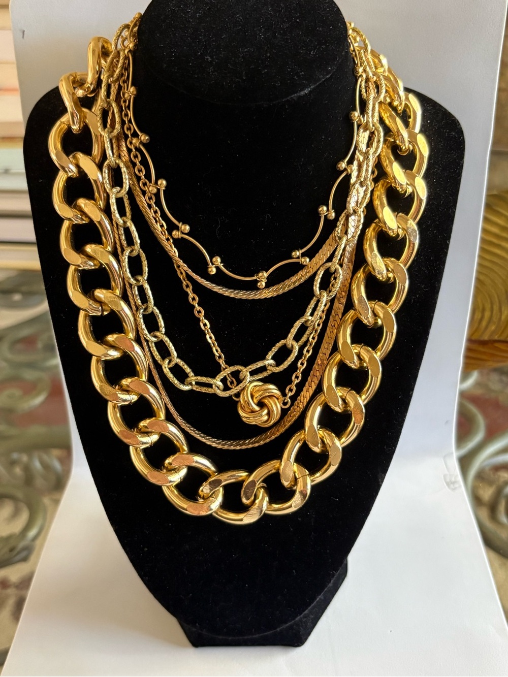 Neck Mess. Lot of 5 Gold Tone Necklaces